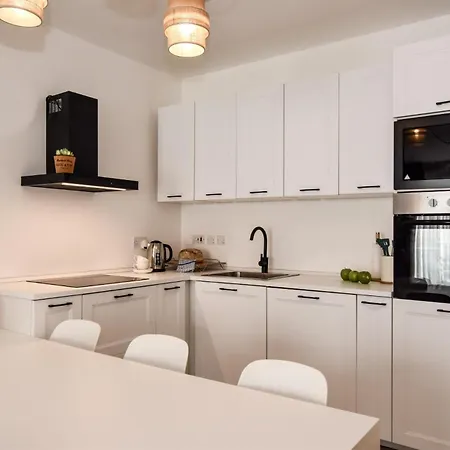 Palm 55 * St. Paul's Bay